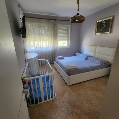 Roan's Golem (Tirana)