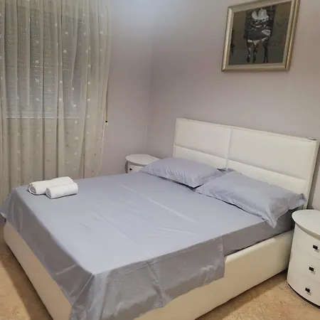 Roan's Golem (Tirana)